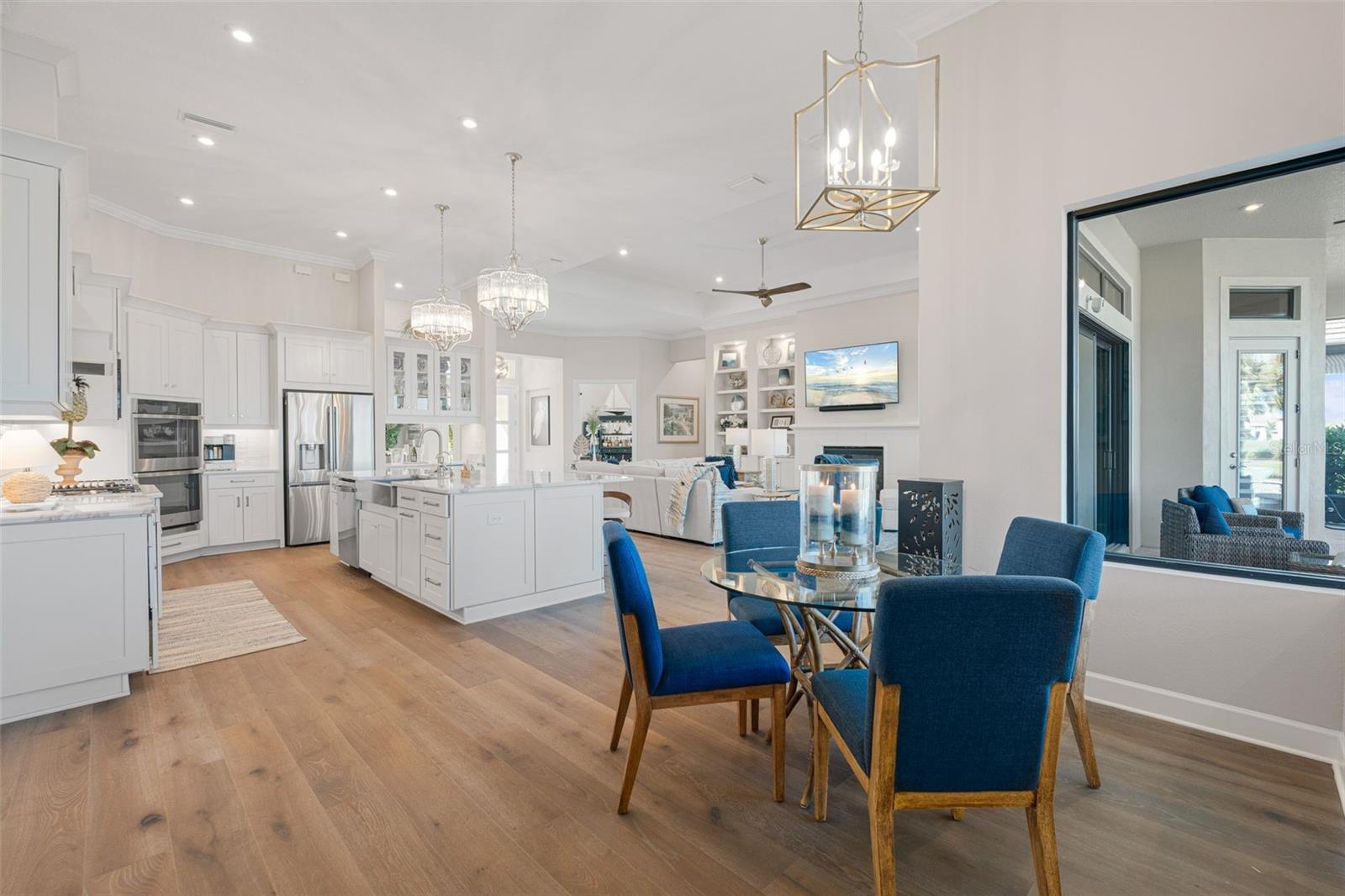 AZARIO ESPLANADE - Residential