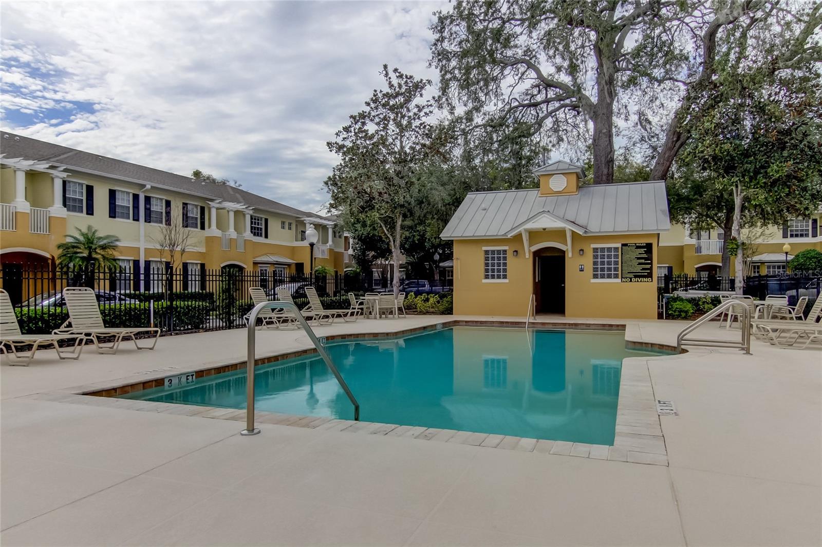 GUNN TWNHMS - Residential Lease