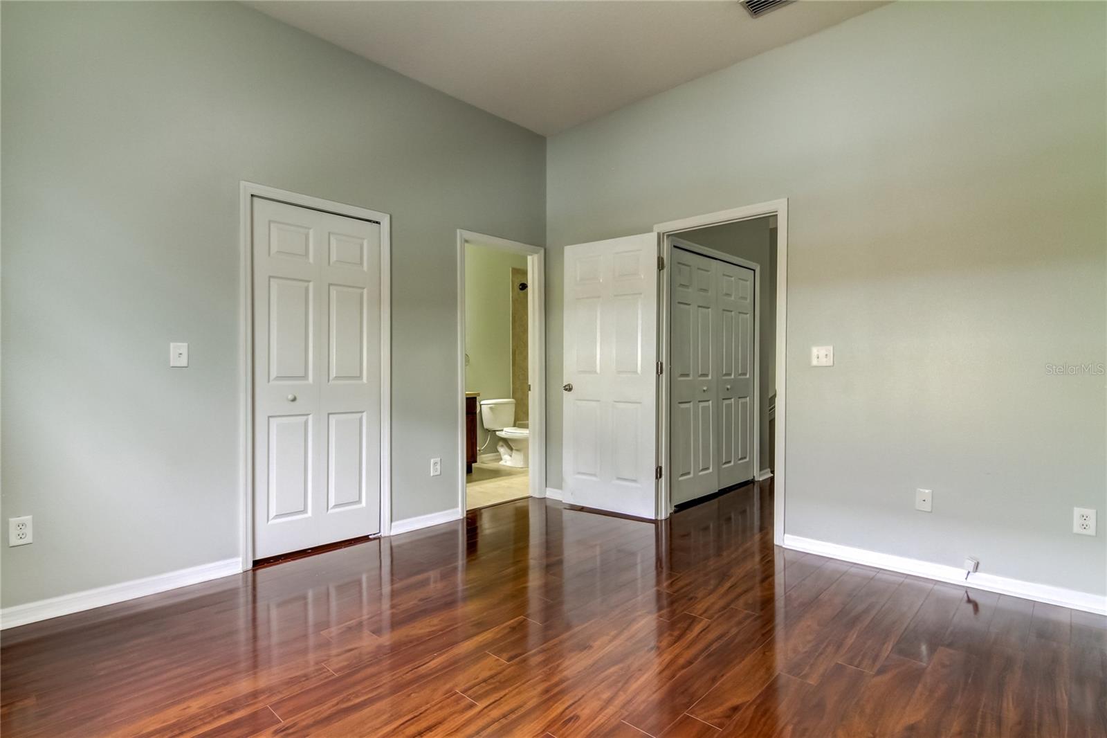 GUNN TWNHMS - Residential Lease