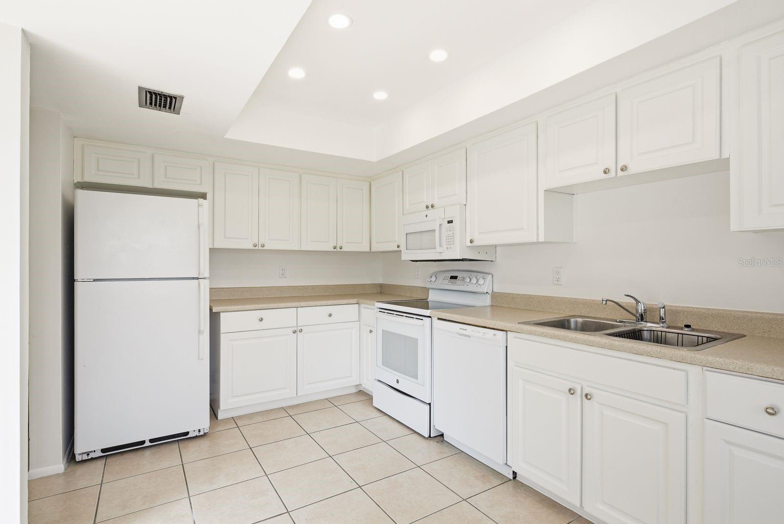EAST LAKE WOODLANDS CLUSTER HOMES - Residential