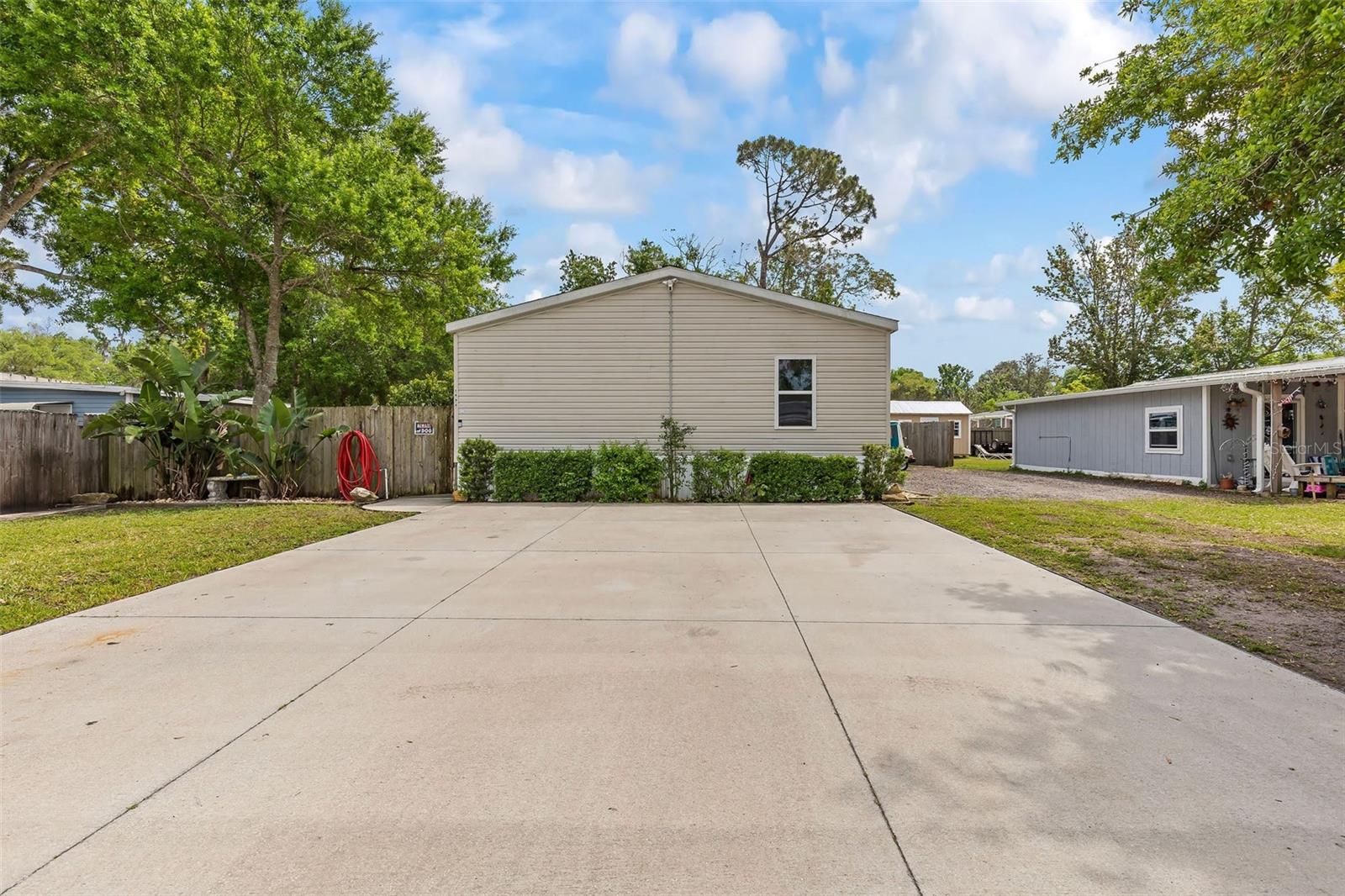 1079 GREEN ACRES CIRCLE N