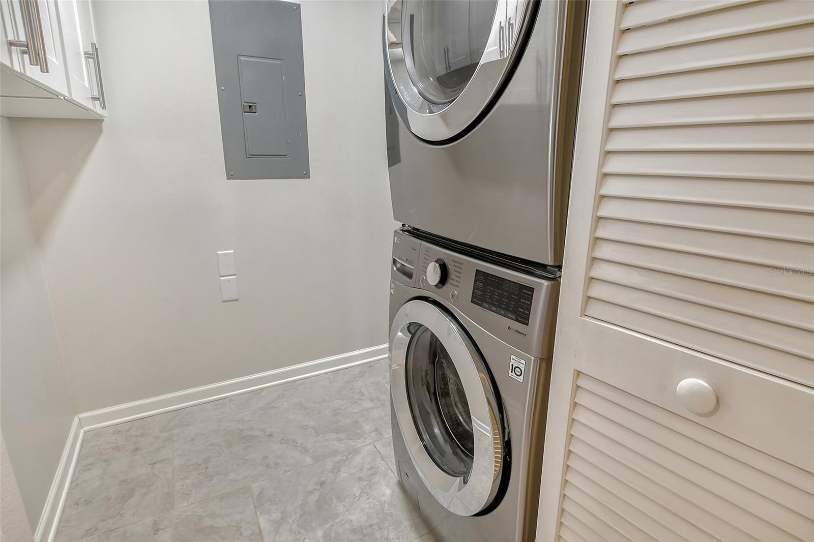 OAKLEY GREEN - Residential Lease