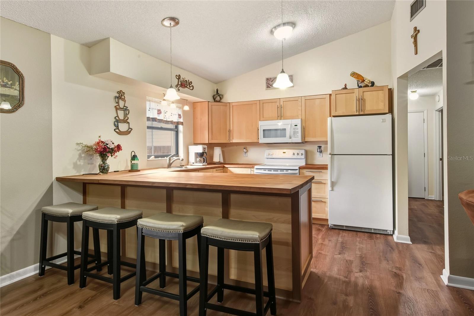 COUNTRY OAKS ESTATES - Residential