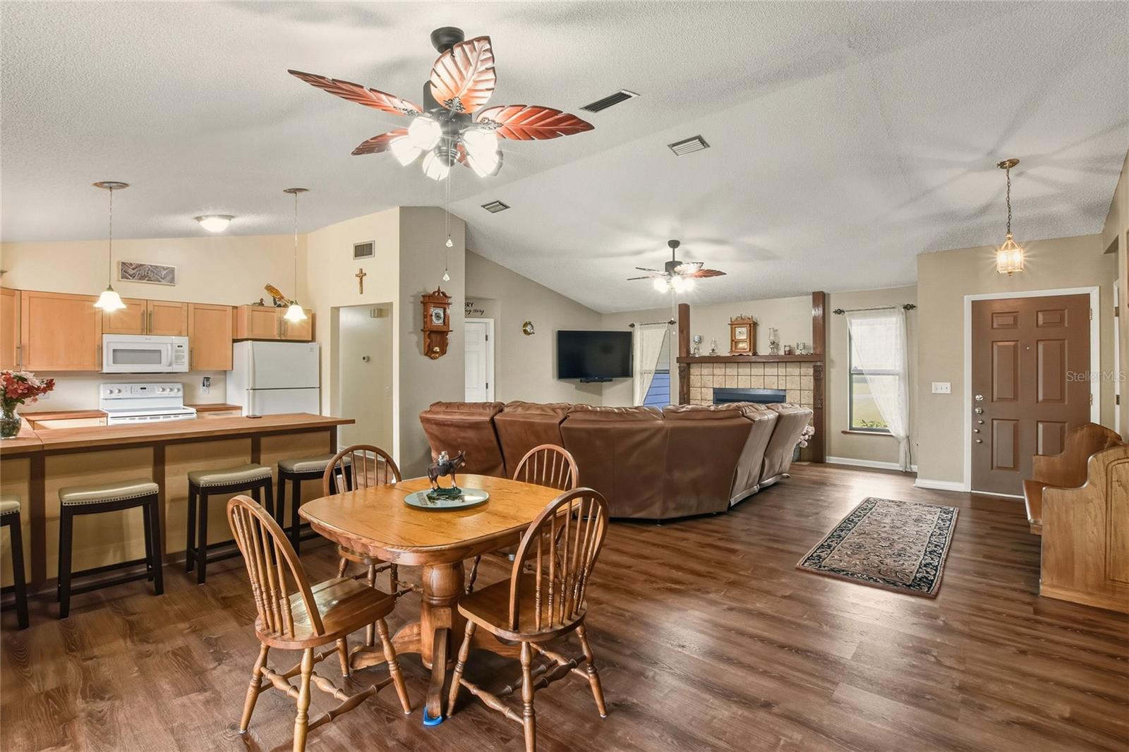 COUNTRY OAKS ESTATES - Residential