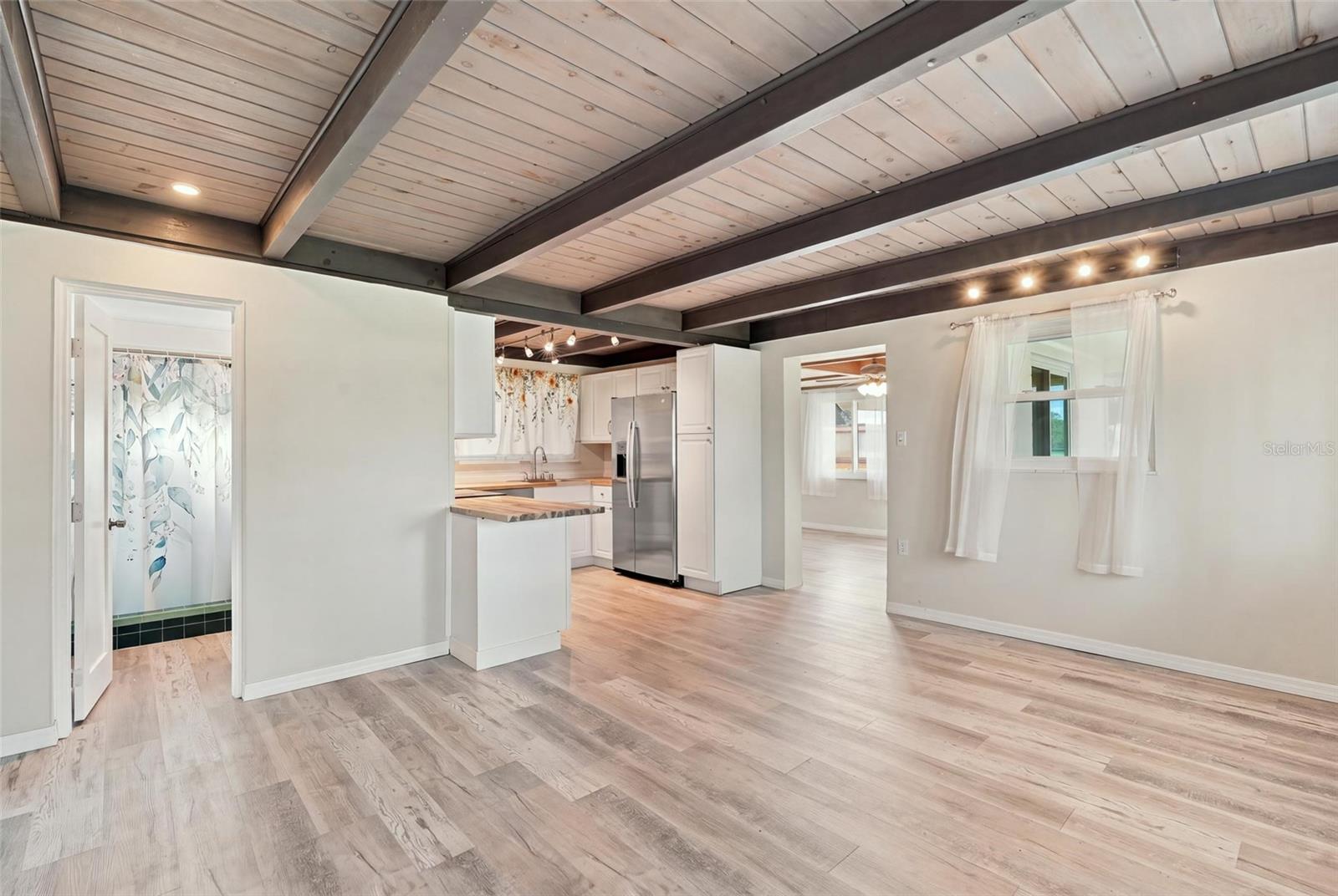 1305 ROCKY CREEK LANE