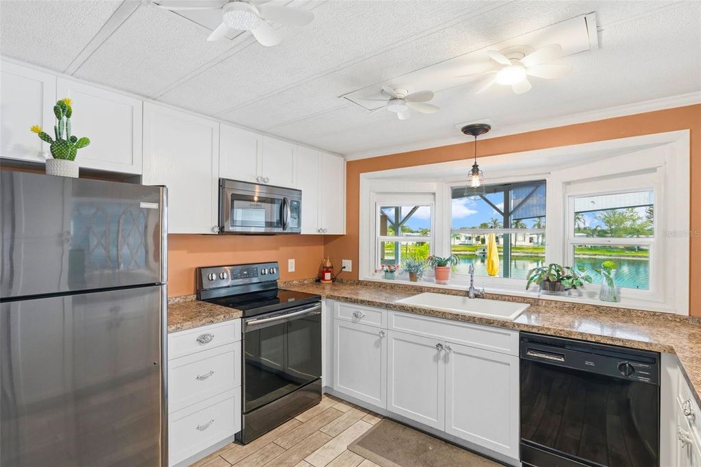 Photo of 970 Jolanda Circle, Venice, FL 34285 (MLS # A4690091)