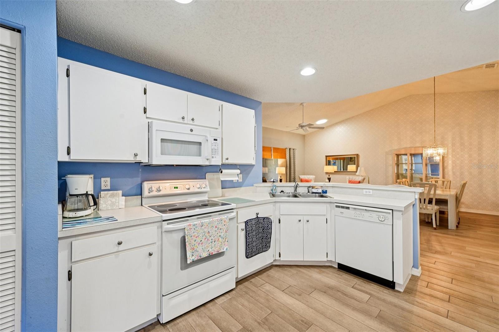 OXFORD II CONDO - Residential