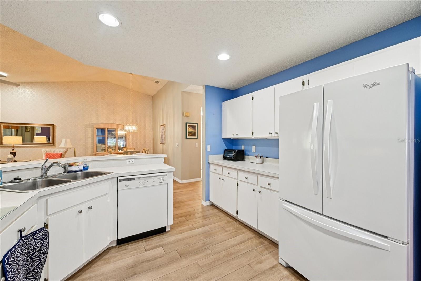 OXFORD II CONDO - Residential