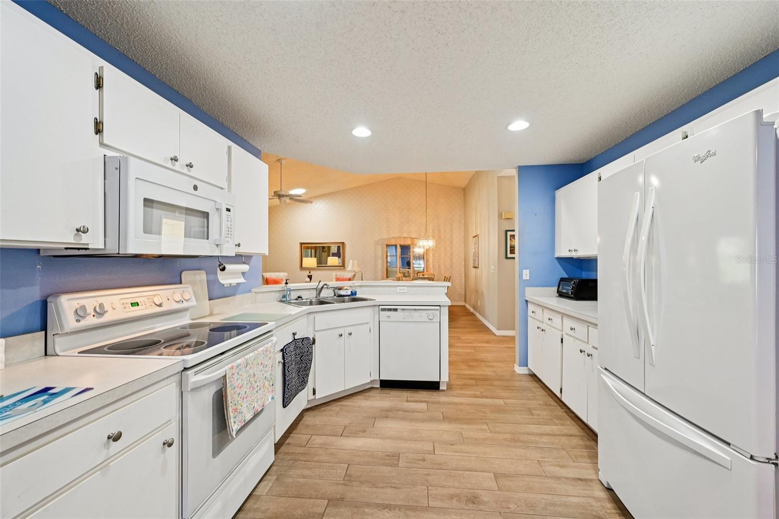 OXFORD II CONDO - Residential