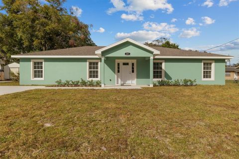 A home in WINTER HAVEN