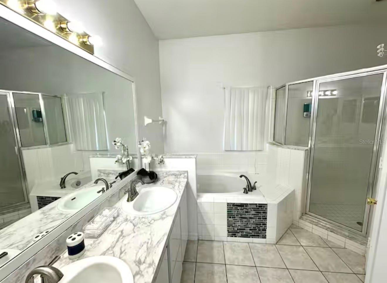 JASMINE POINTE AT CRESCENT LAKES - Residential Lease