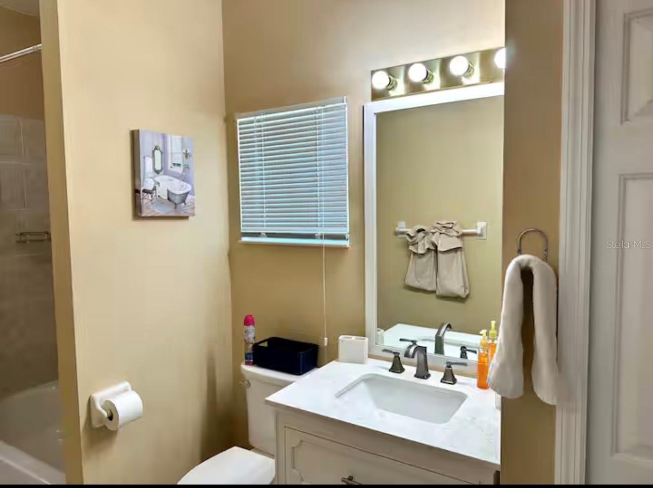 JASMINE POINTE AT CRESCENT LAKES - Residential Lease