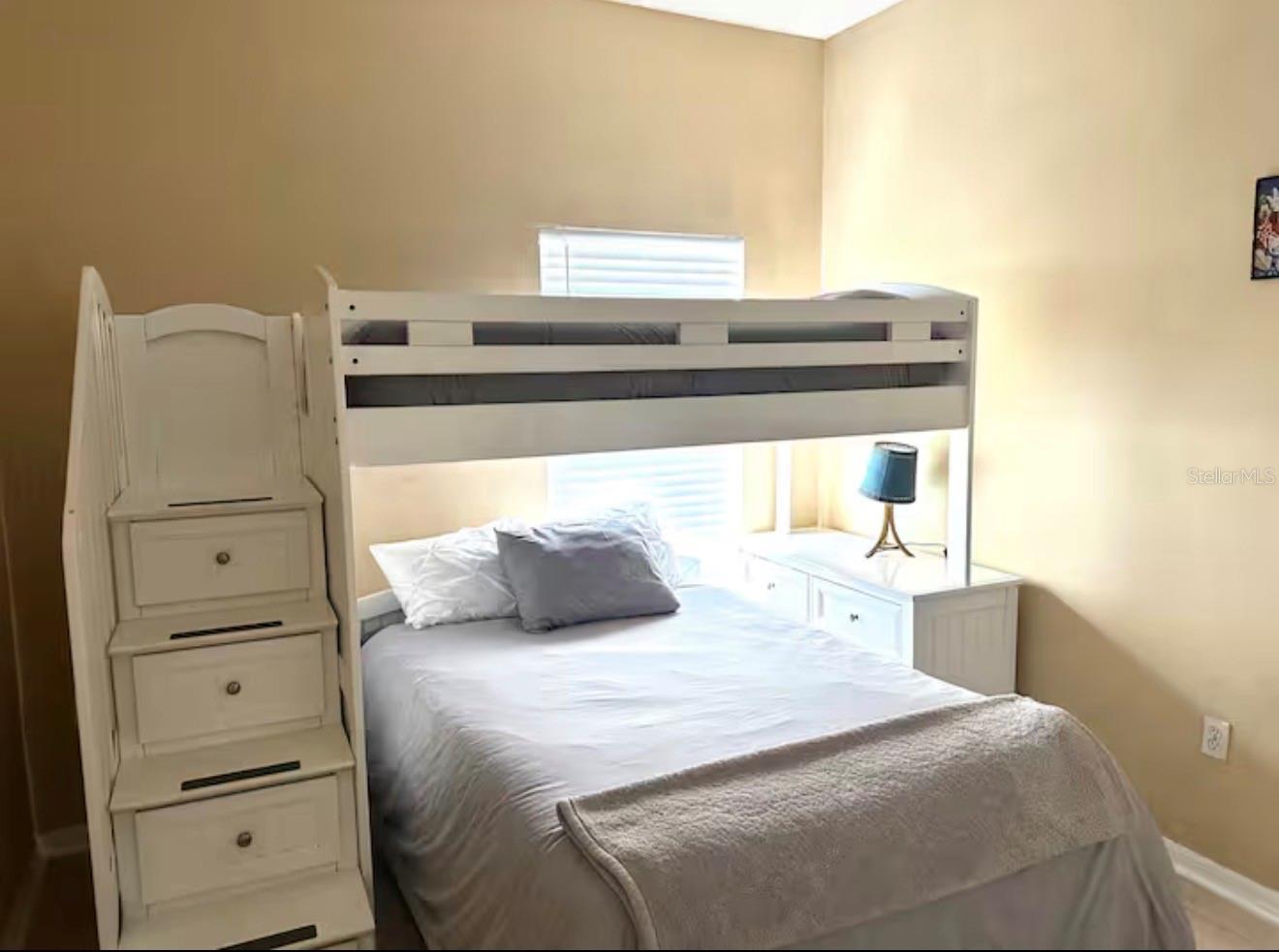 JASMINE POINTE AT CRESCENT LAKES - Residential Lease