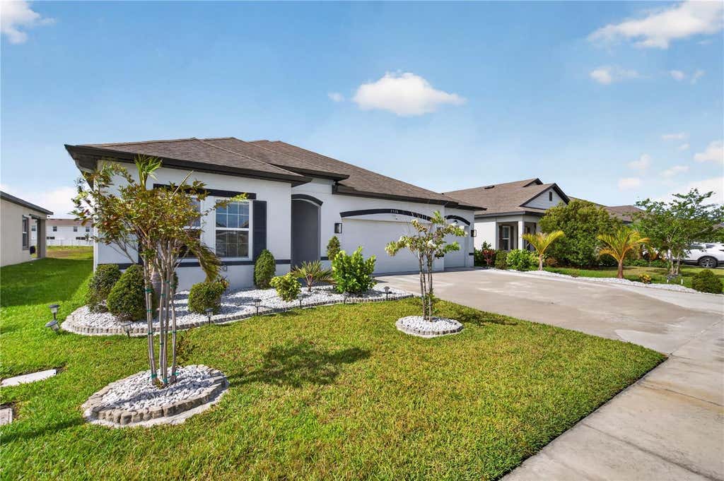 Photo of 2530 Sand Gables Trail, Bradenton, FL 34208 (MLS # A4694796)