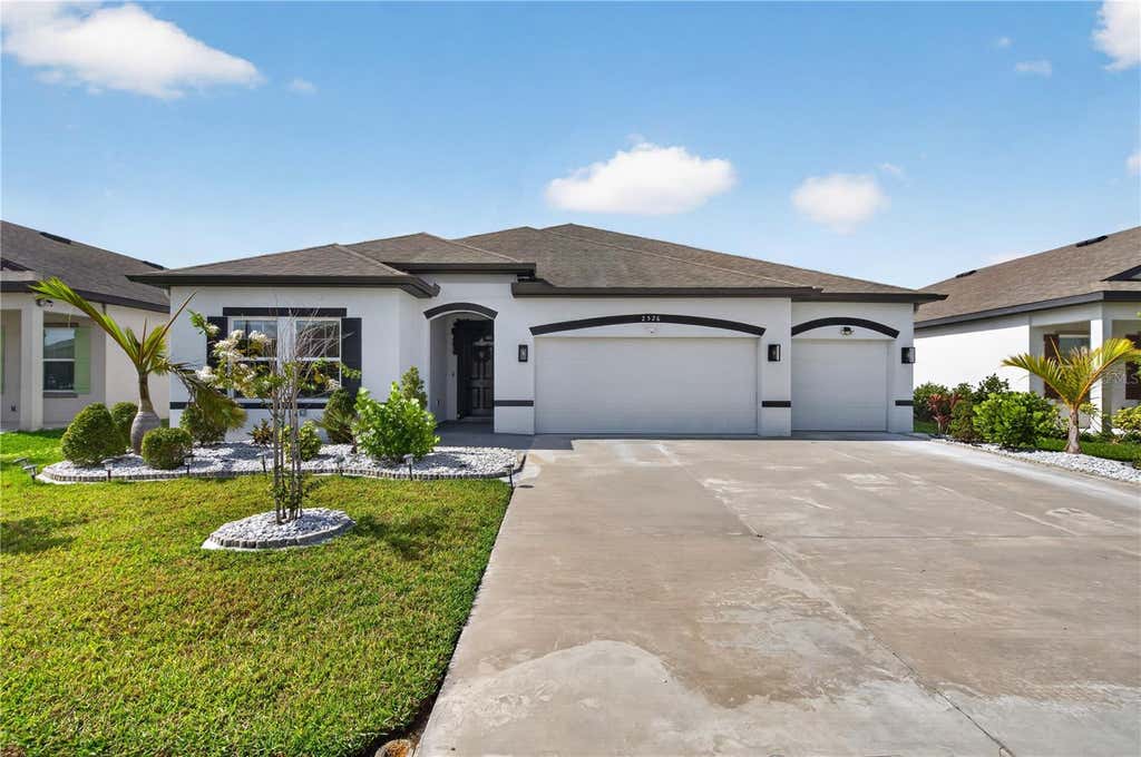 Photo of 2530 Sand Gables Trail, Bradenton, FL 34208 (MLS # A4694796)