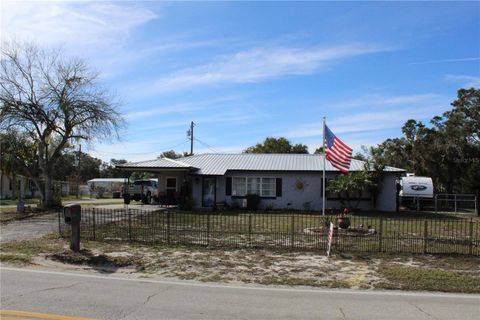 A home in LAKE WALES