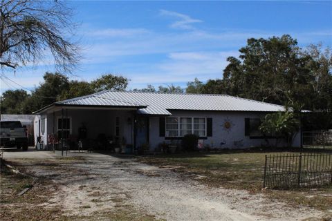 A home in LAKE WALES