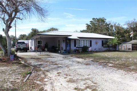 A home in LAKE WALES