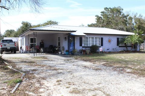 A home in LAKE WALES