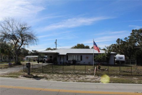 A home in LAKE WALES