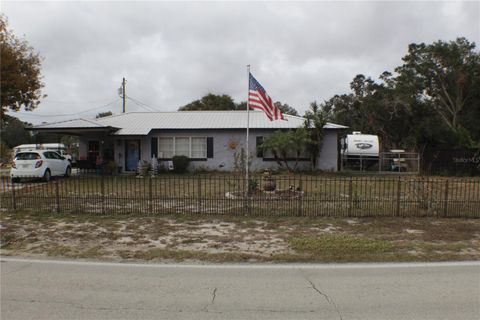 A home in LAKE WALES