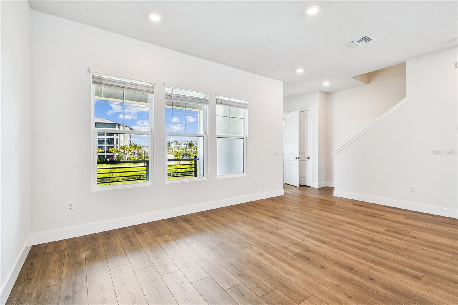 EMERALD LANDING AT WATERSIDE - Residential