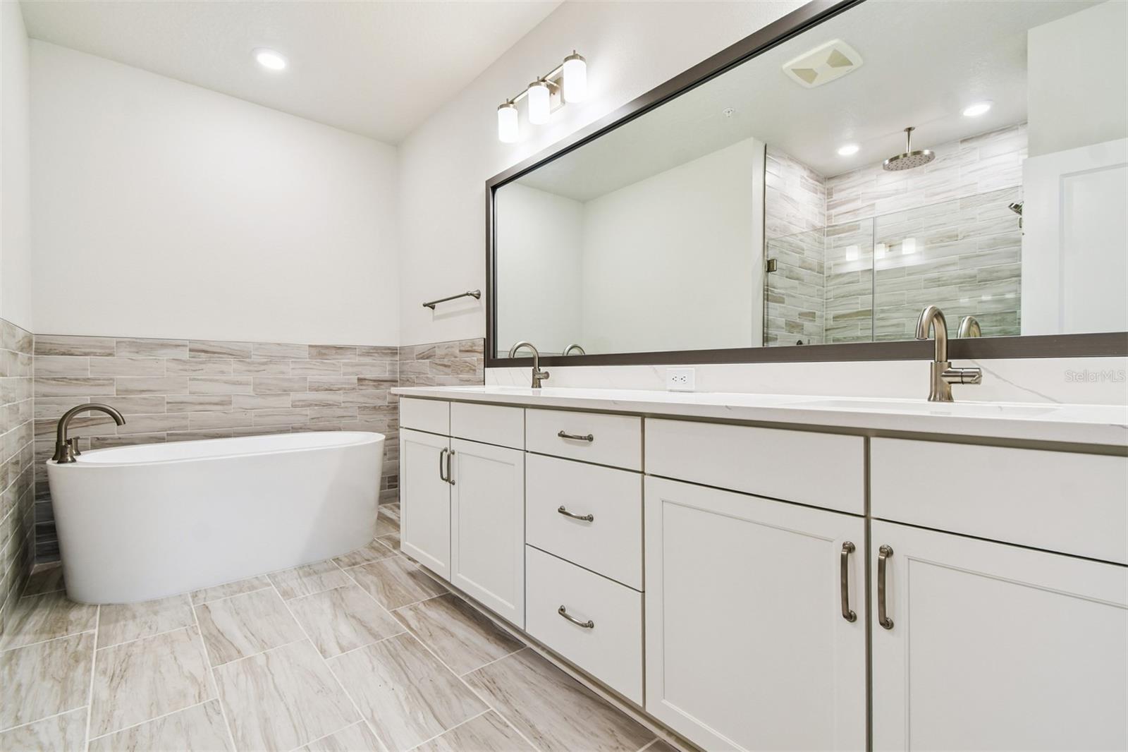 EMERALD LANDING AT WATERSIDE - Residential