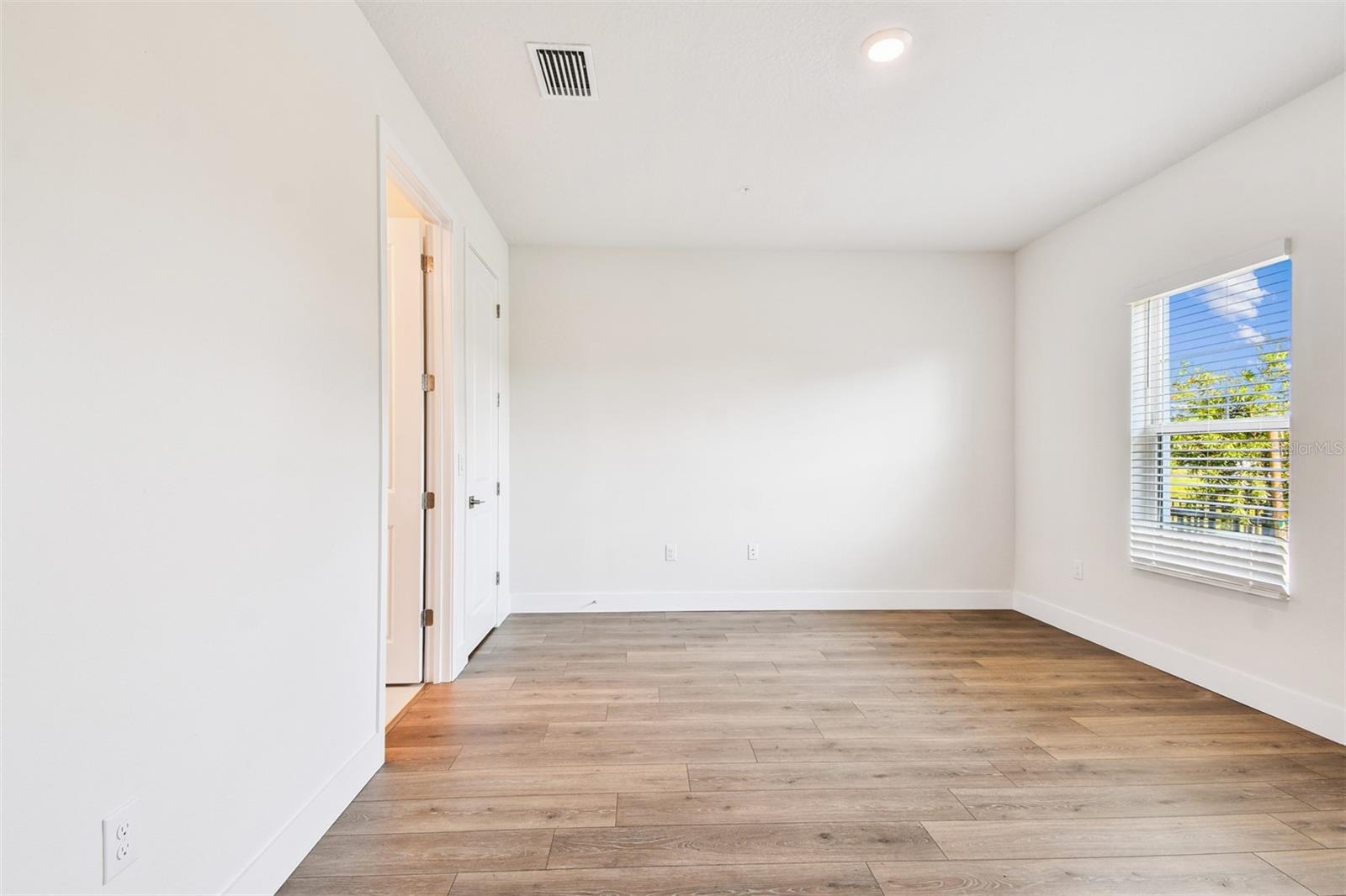 EMERALD LANDING AT WATERSIDE - Residential