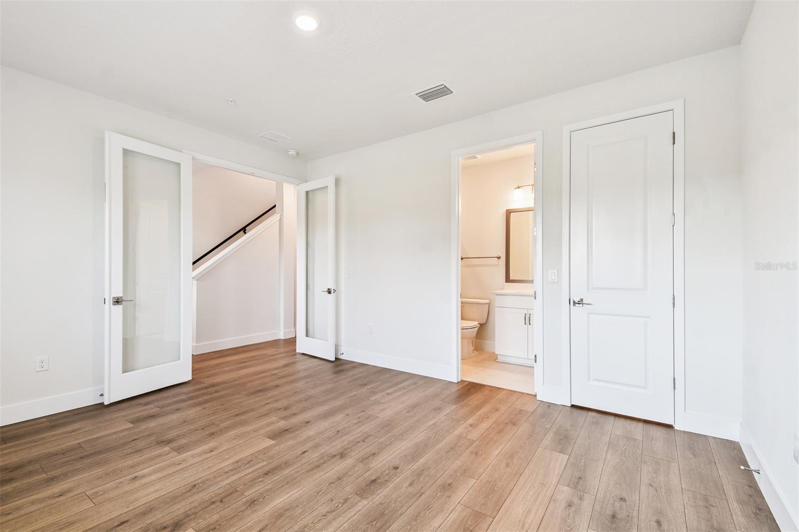 EMERALD LANDING AT WATERSIDE - Residential