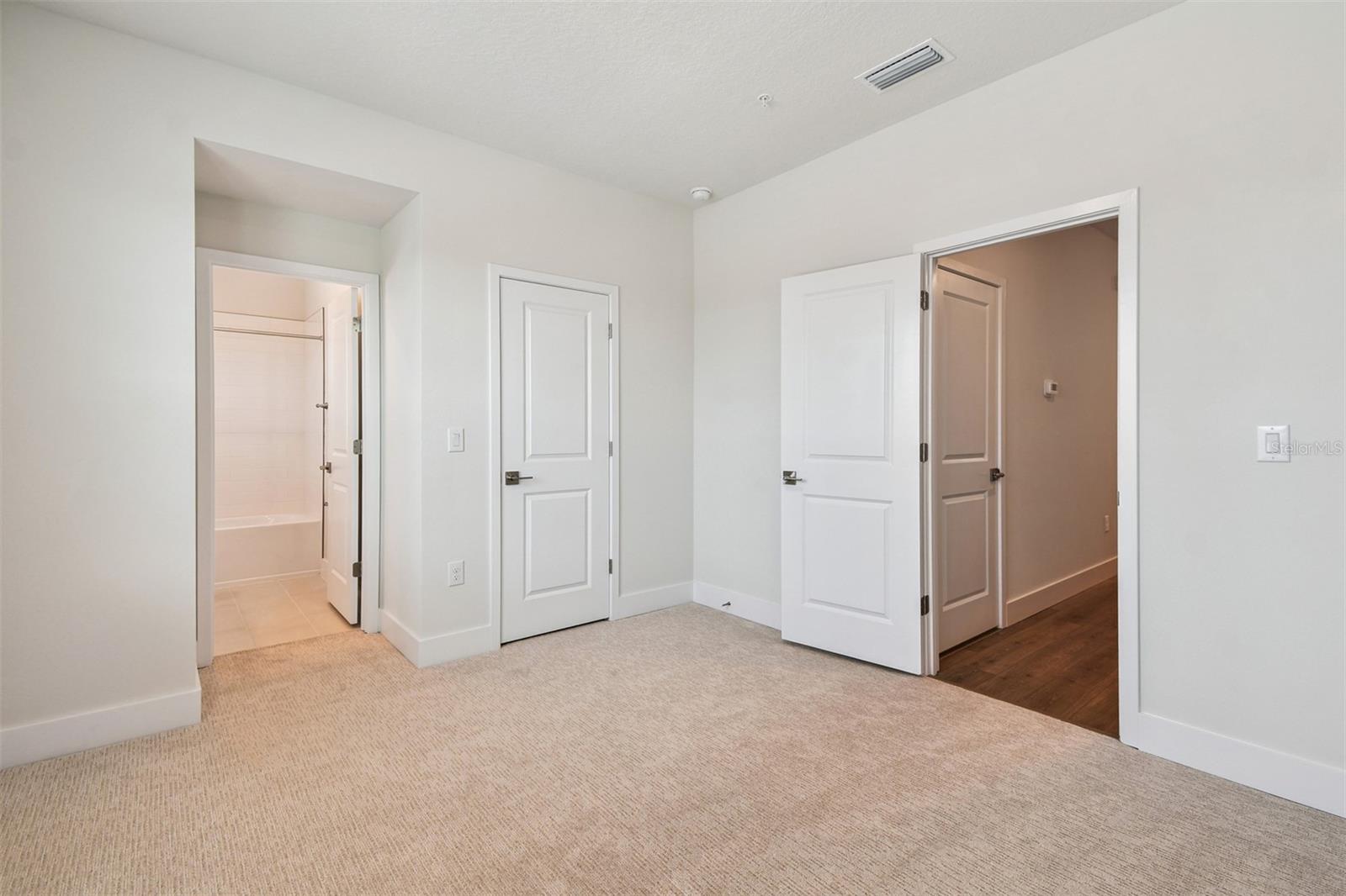 EMERALD LANDING AT WATERSIDE - Residential