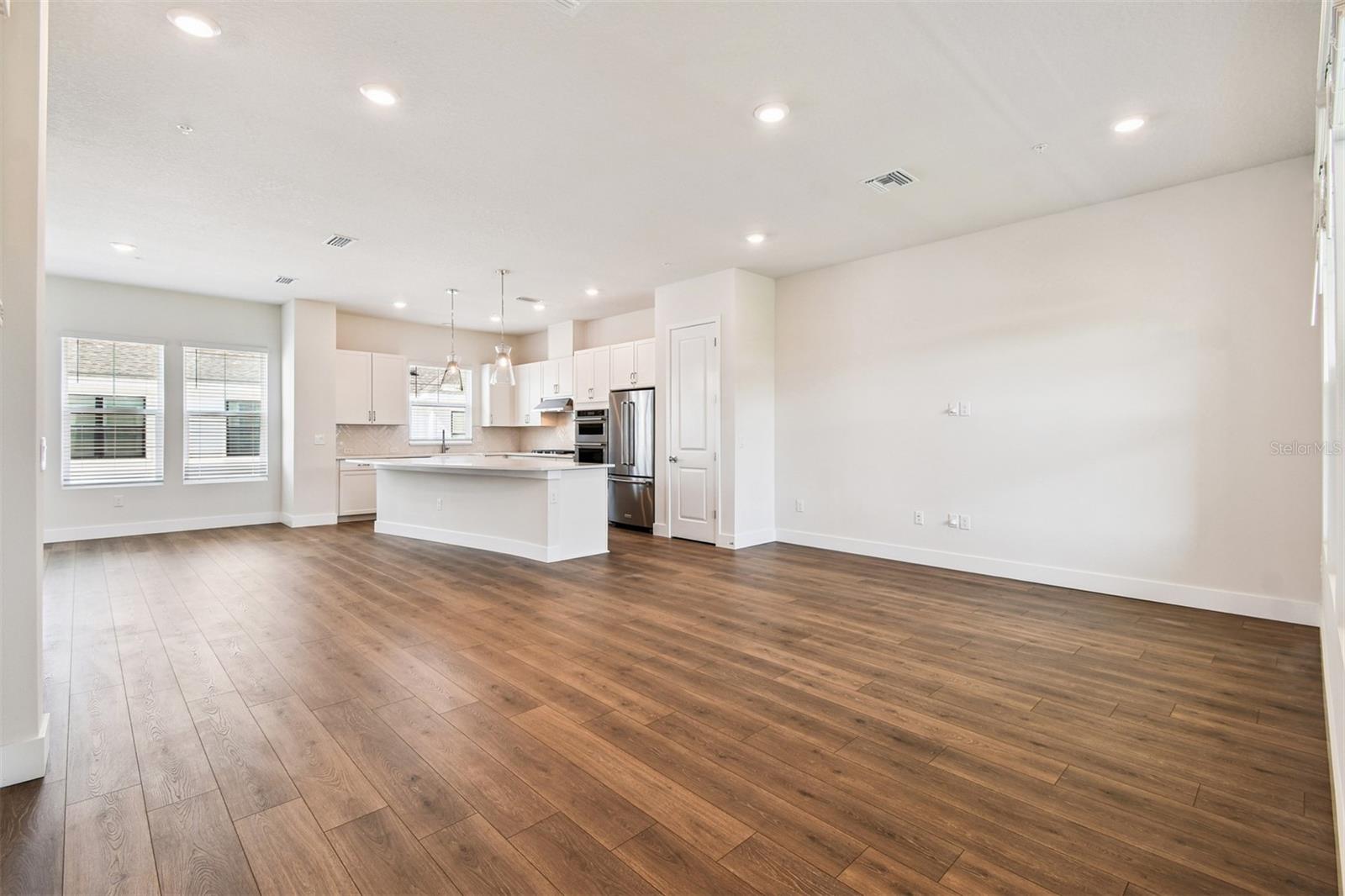EMERALD LANDING AT WATERSIDE - Residential
