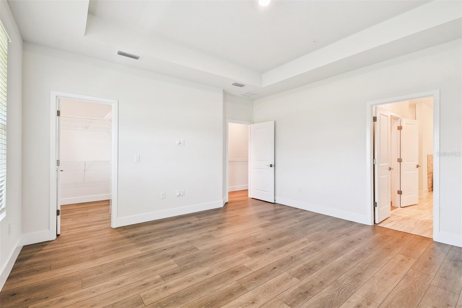 EMERALD LANDING AT WATERSIDE - Residential
