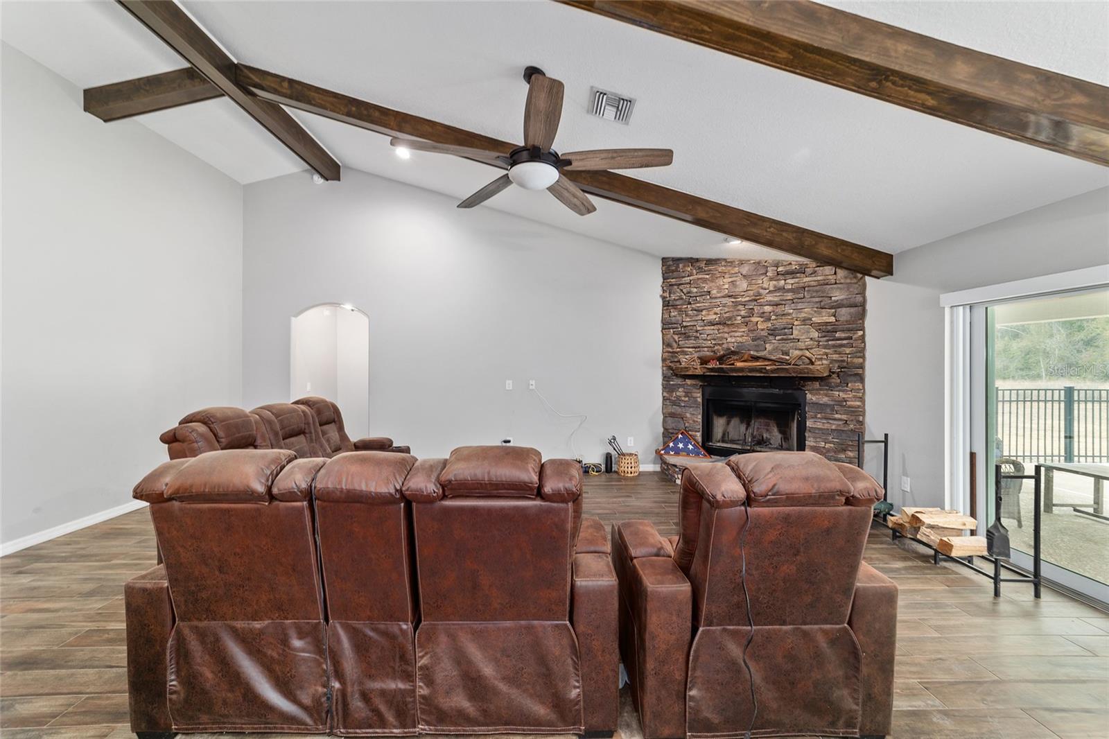 SMITH LAKE ESTATE - Residential