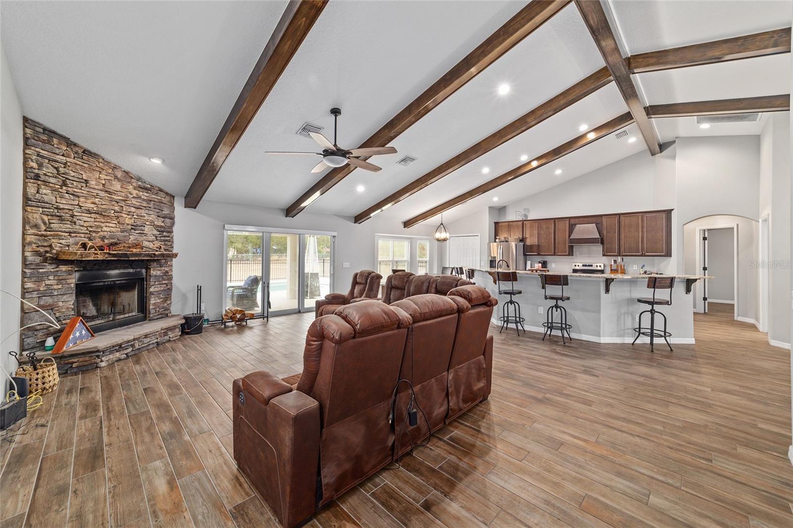 SMITH LAKE ESTATE - Residential