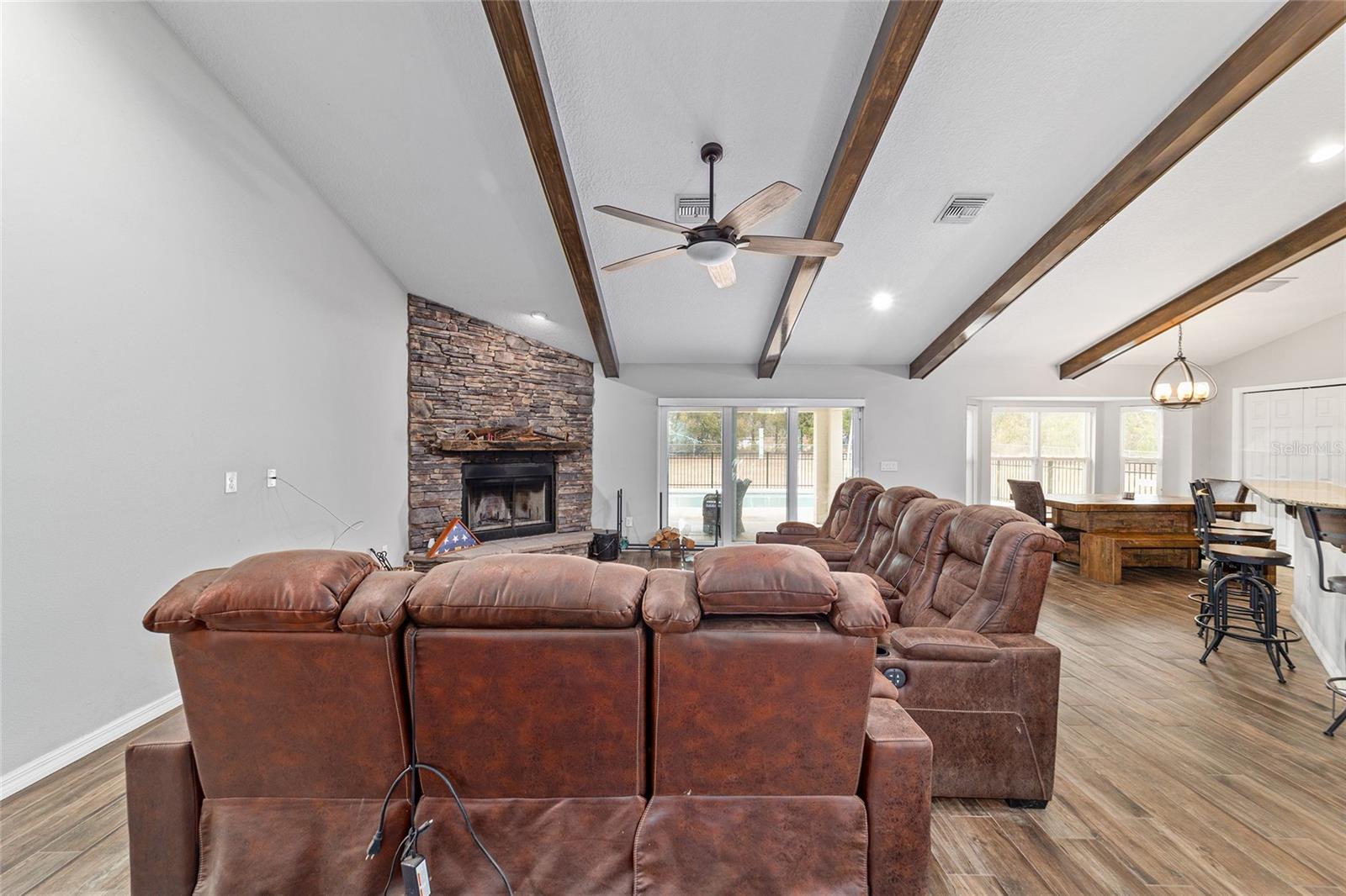 SMITH LAKE ESTATE - Residential