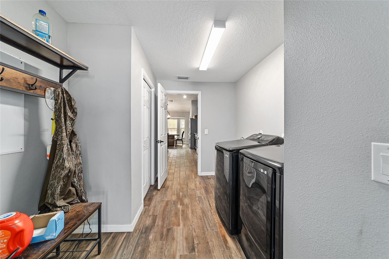 SMITH LAKE ESTATE - Residential