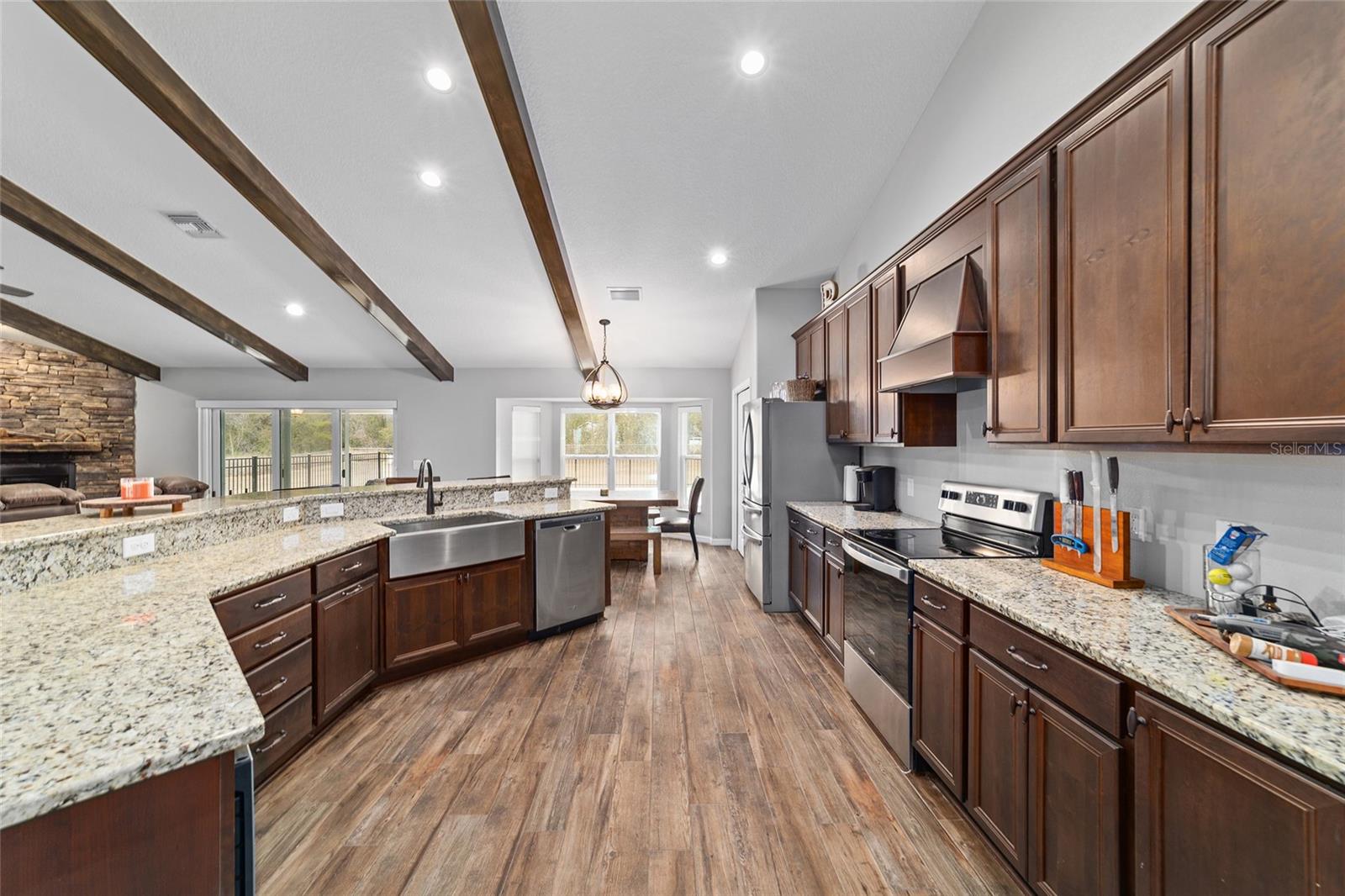 SMITH LAKE ESTATE - Residential