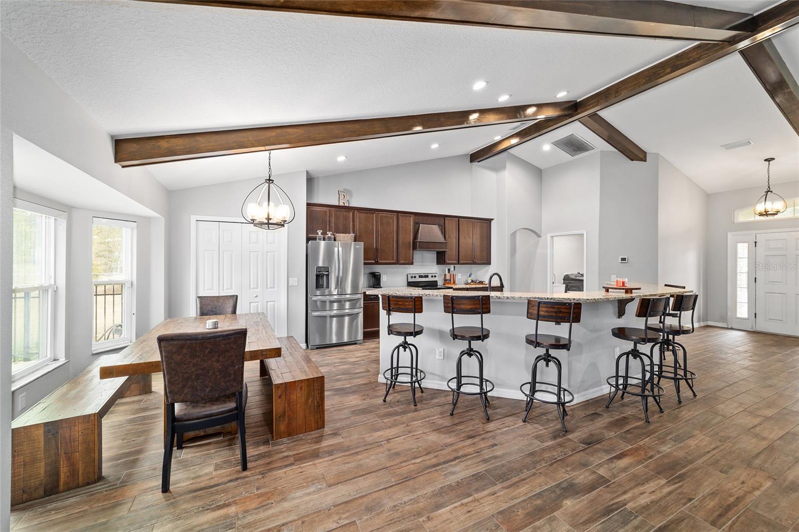 SMITH LAKE ESTATE - Residential