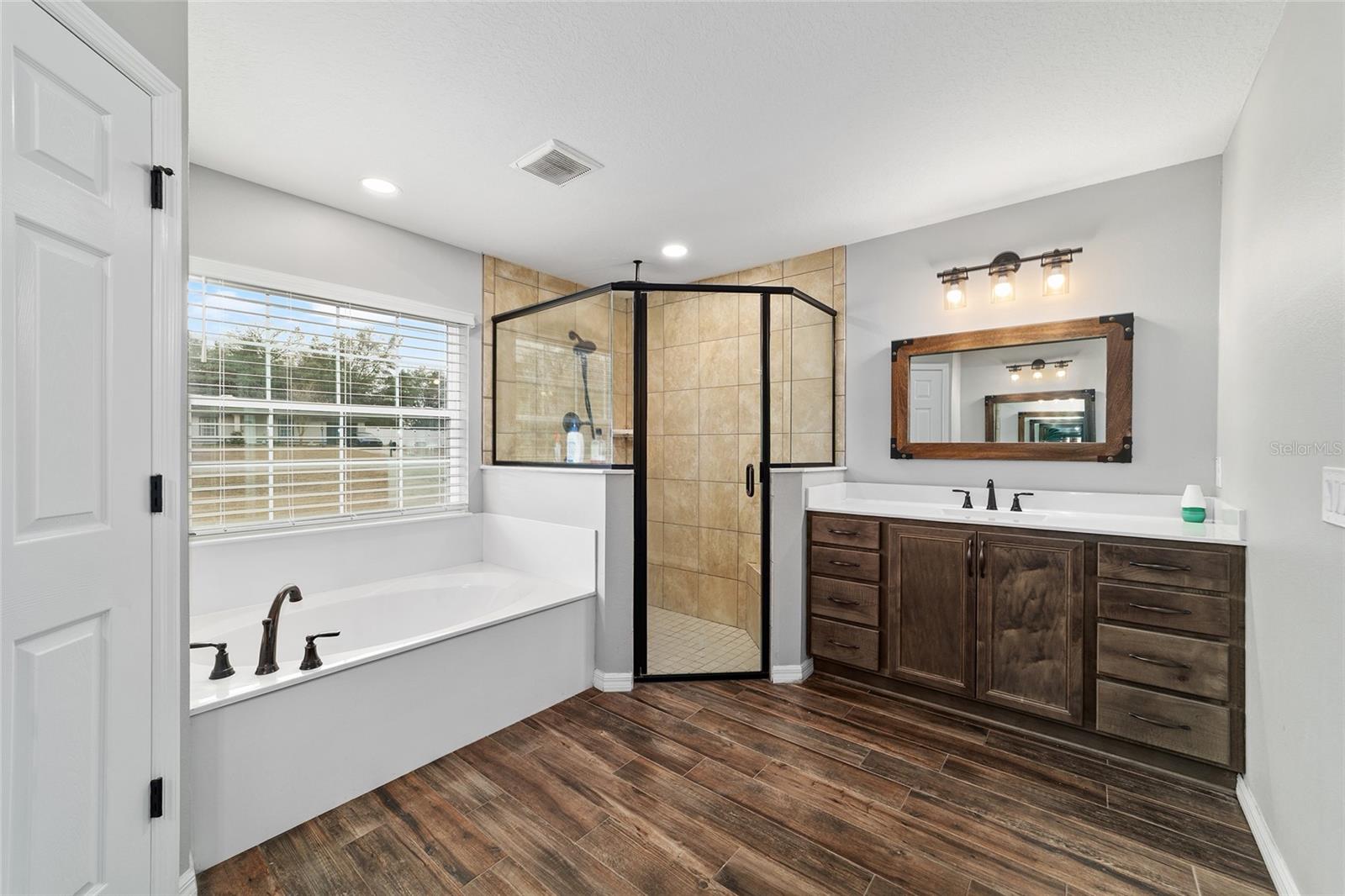 SMITH LAKE ESTATE - Residential