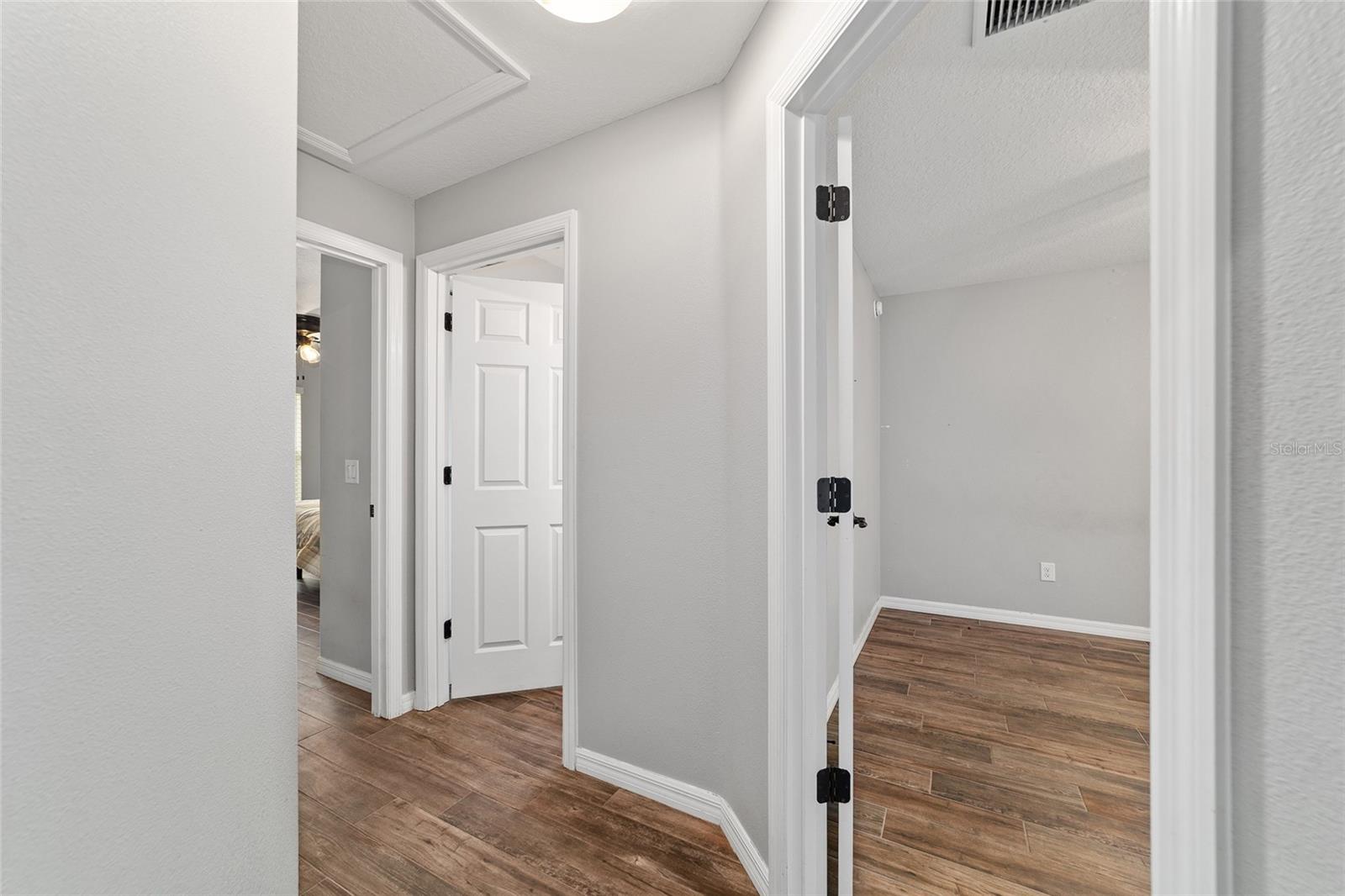 SMITH LAKE ESTATE - Residential