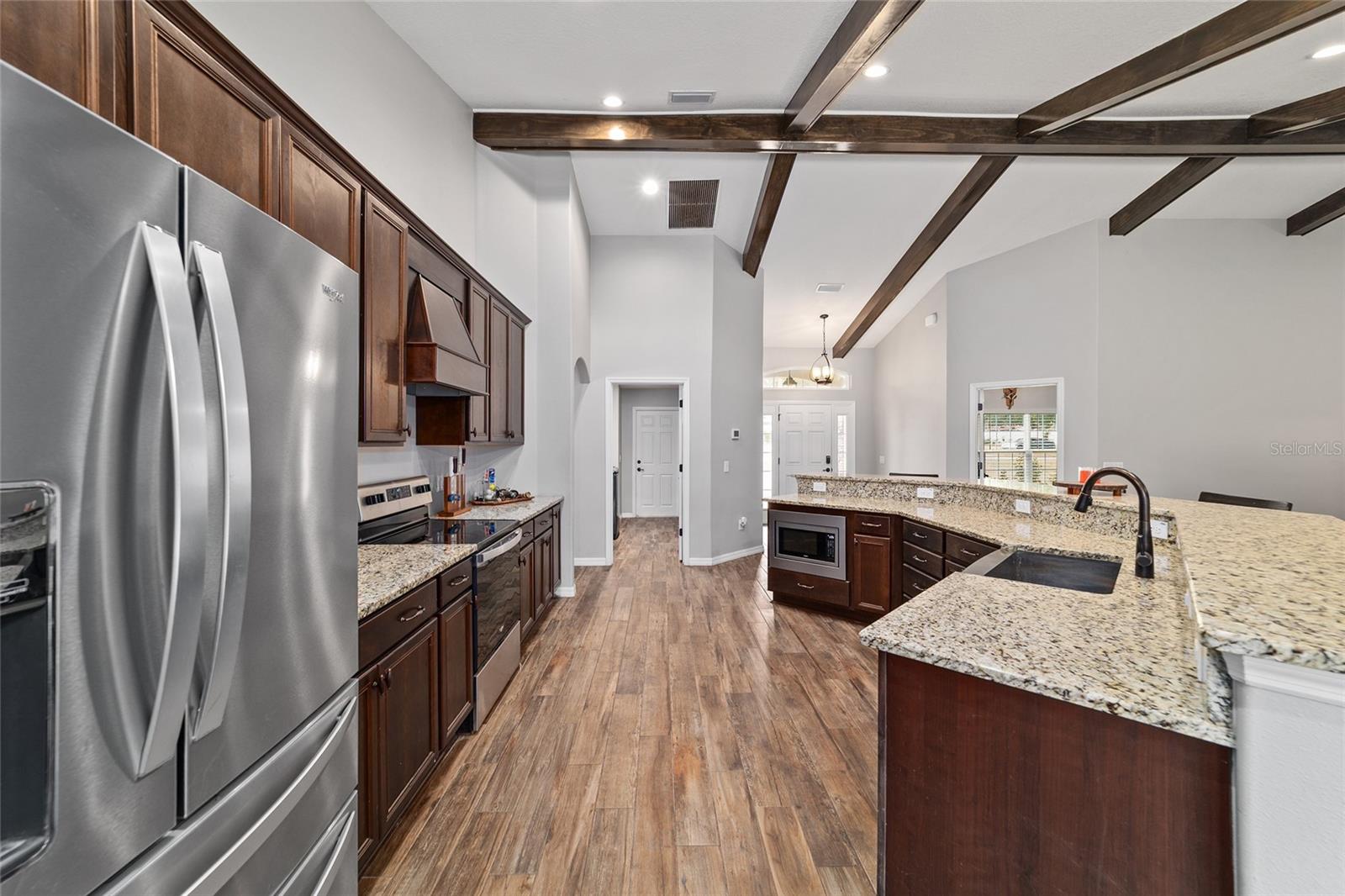 SMITH LAKE ESTATE - Residential