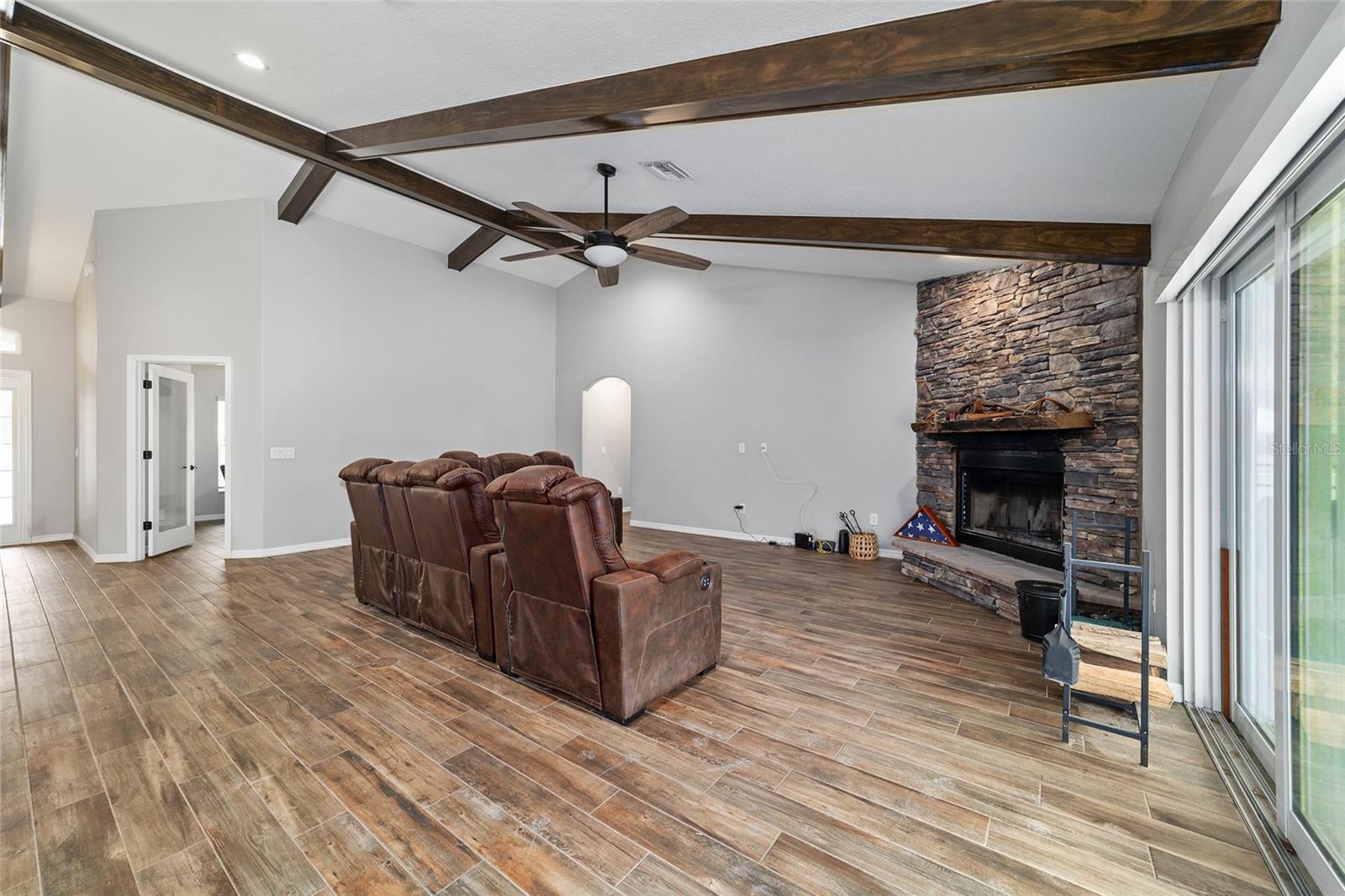 SMITH LAKE ESTATE - Residential