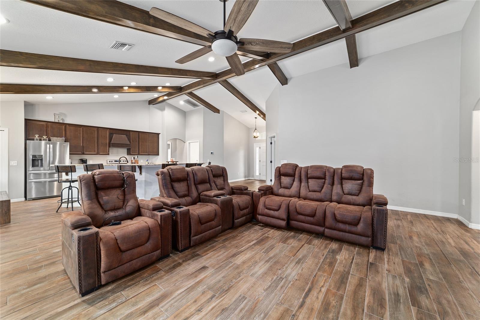 SMITH LAKE ESTATE - Residential