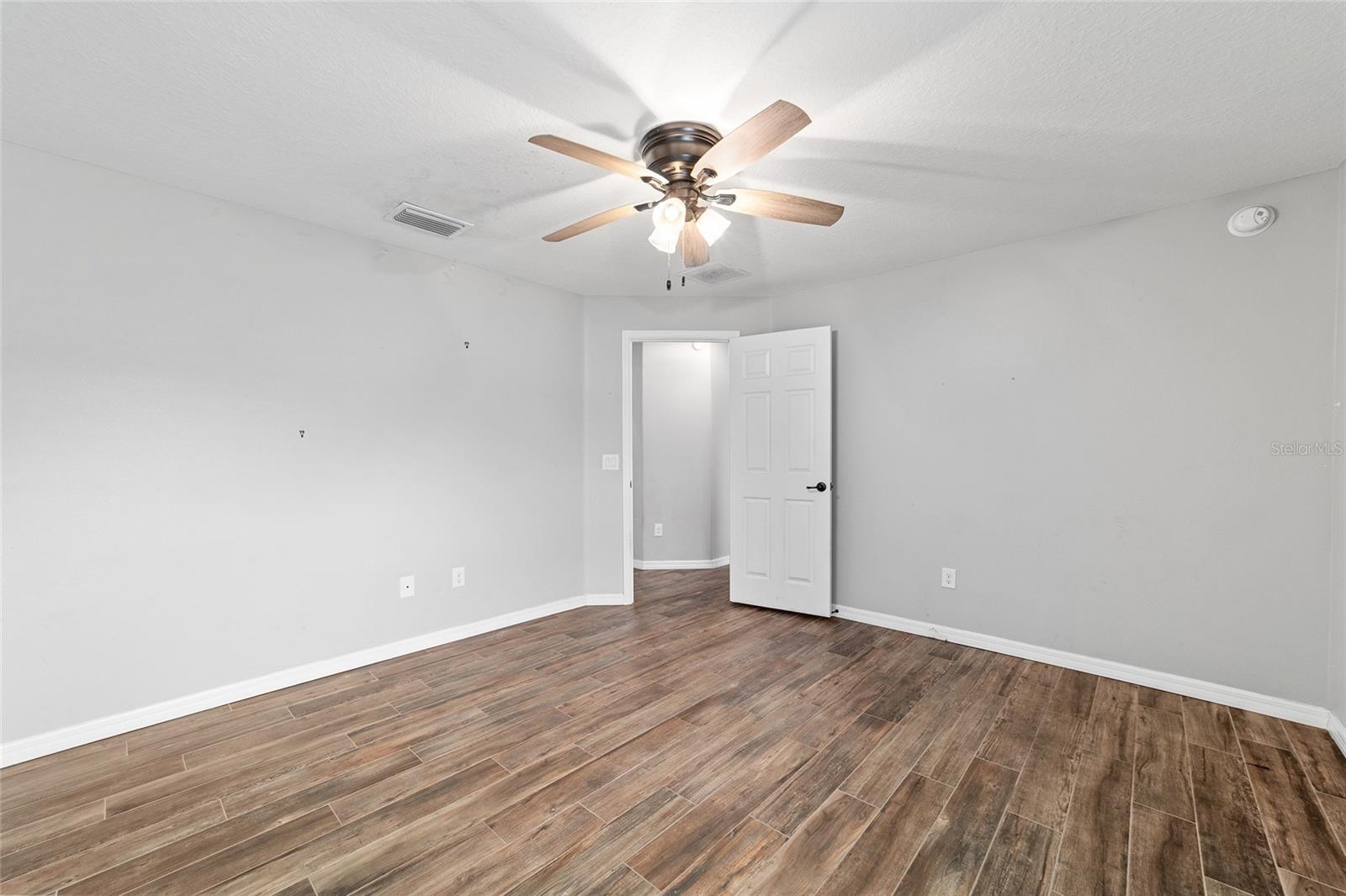 SMITH LAKE ESTATE - Residential