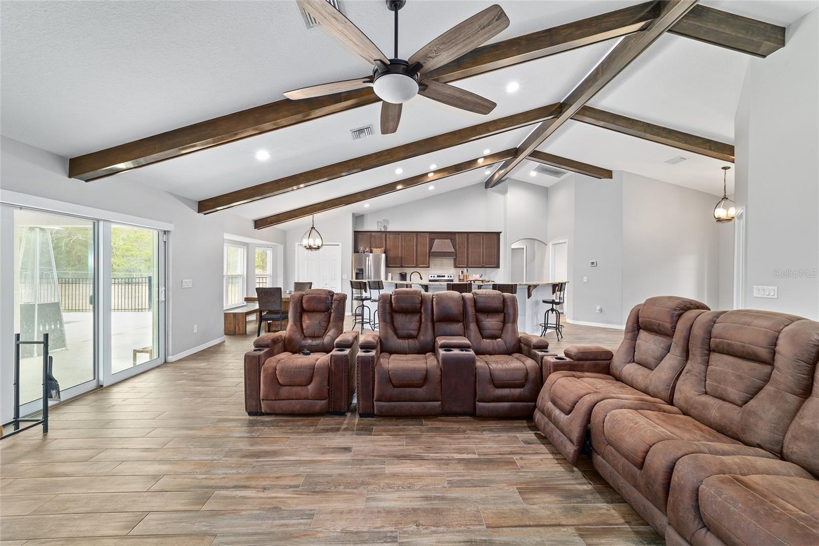 SMITH LAKE ESTATE - Residential