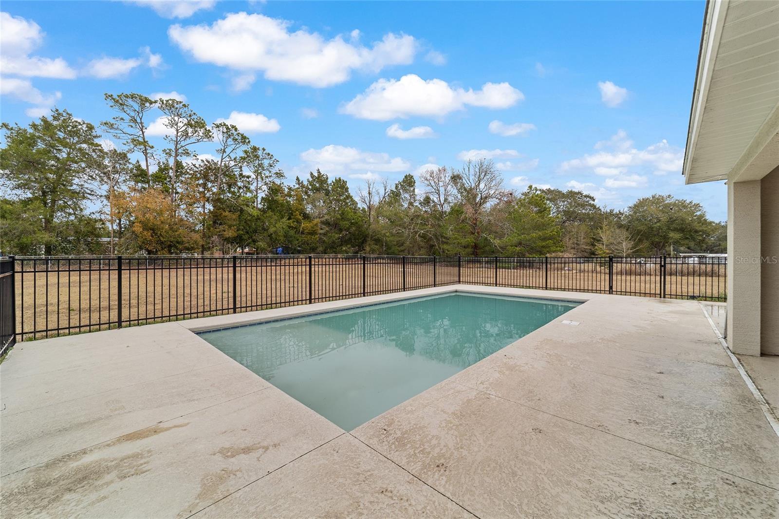 SMITH LAKE ESTATE - Residential