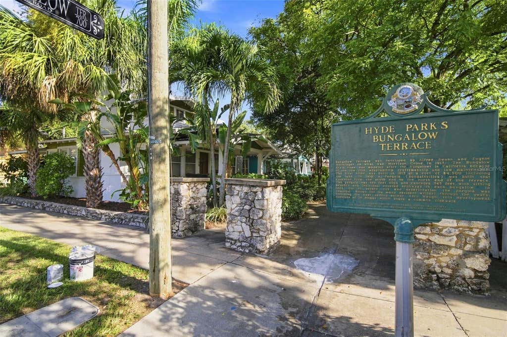 Photo of 719 S Bungalow Terrace, Tampa, FL 33606 (MLS # TB8537866)