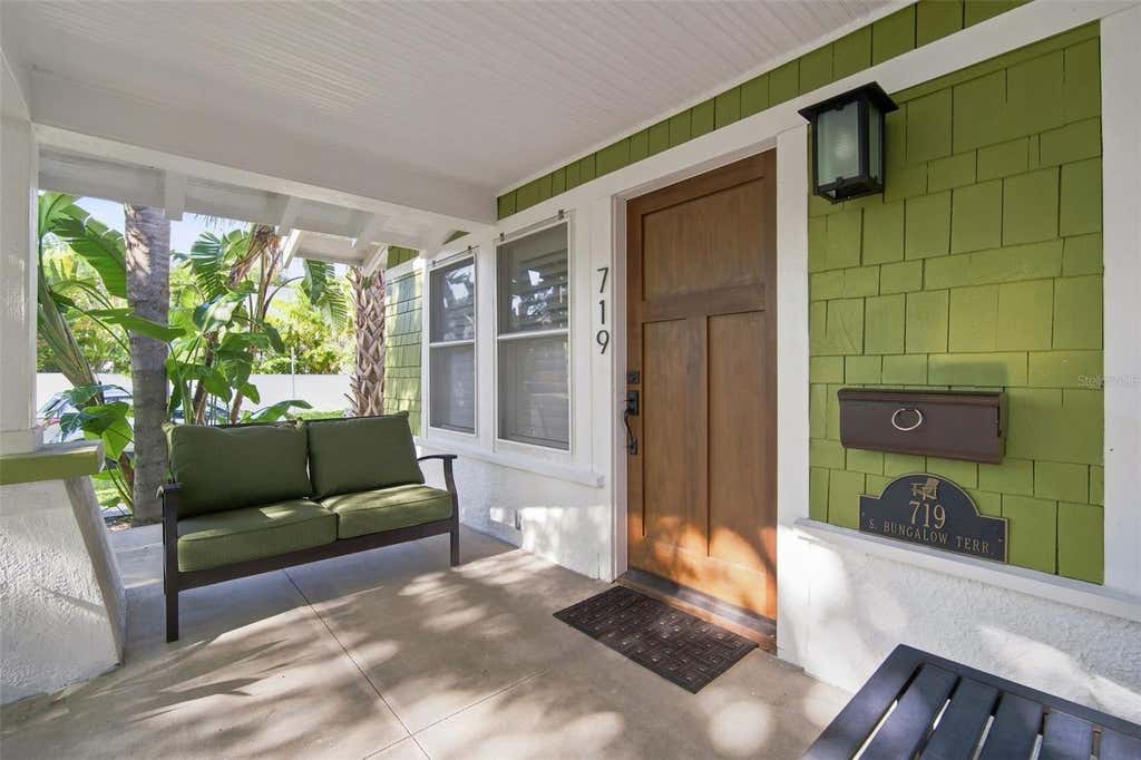 Photo of 719 S Bungalow Terrace, Tampa, FL 33606 (MLS # TB8537866)