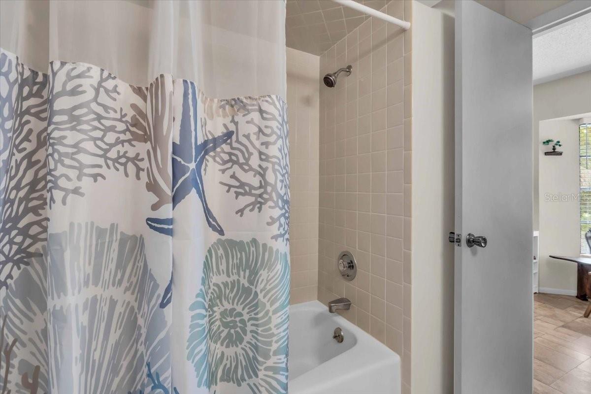 SOUTH VENICE - Residential Lease