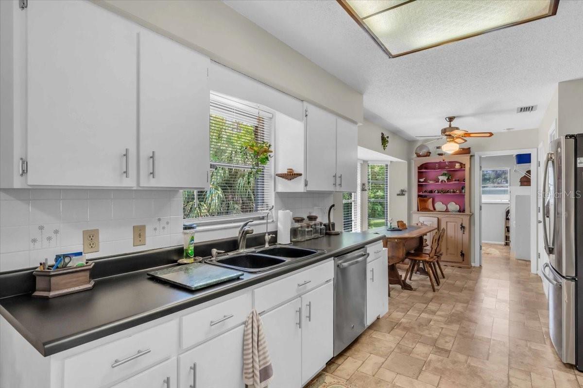SOUTH VENICE - Residential Lease